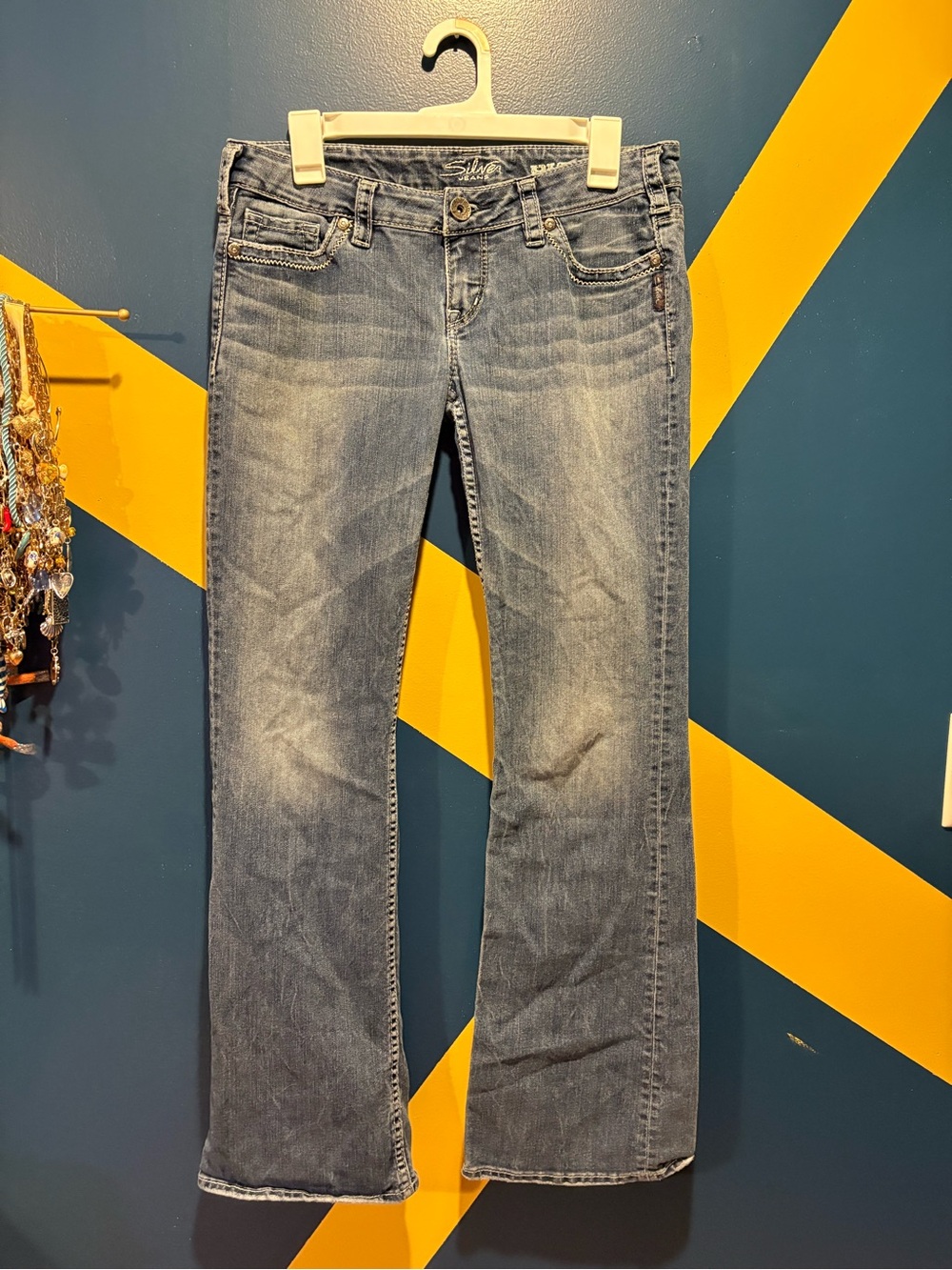 Silver Jeans "Pioneer" Medium Wash Low Rise Bootcut Jeans GUC